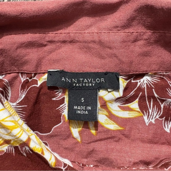 Ann Taylor long sleeve button up shirt size small - Picture 8 of 9